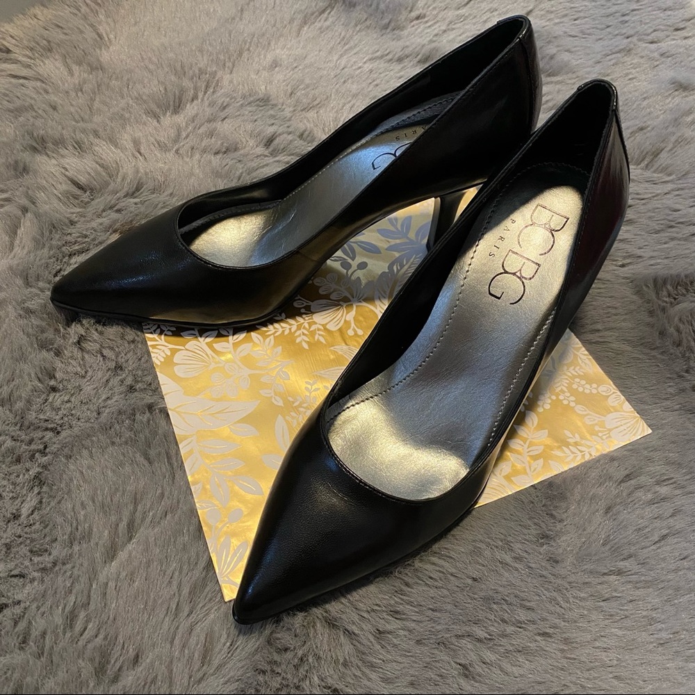 New BCBG black leather pumps size 5.5